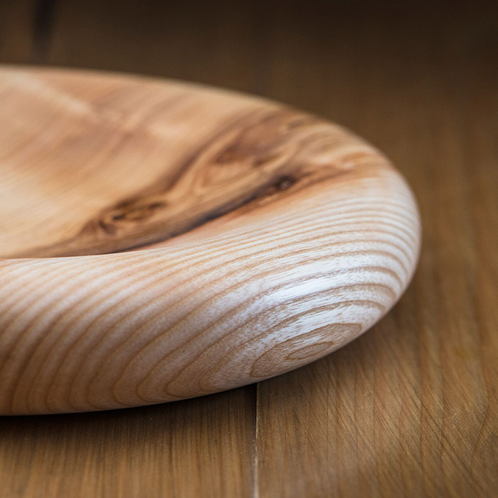 assiette galet en Noyer ou Frêne Ø26 - H4cm