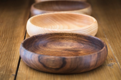 [MO-AGASSIETTEENVELO] assiette enveloppante en Noyer ou Frêne Ø16 - H3.5cm
